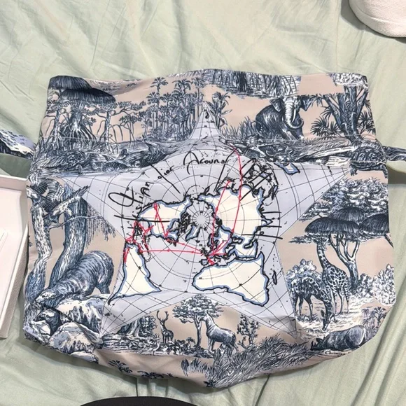 Dior Travel Set with Blue and White Accessories NEW IN BOX - Picture 4 of 6